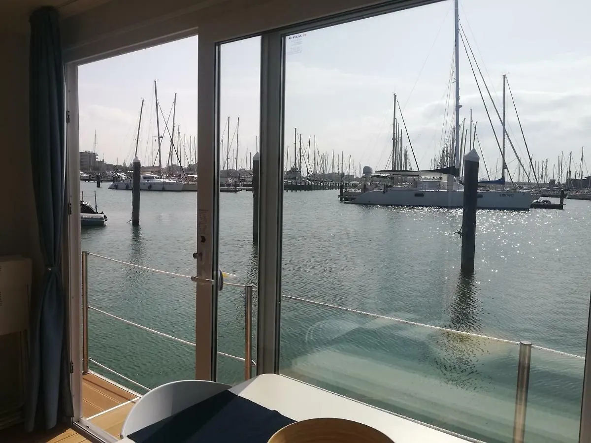 Floating Resort Rímini Hotel en barco